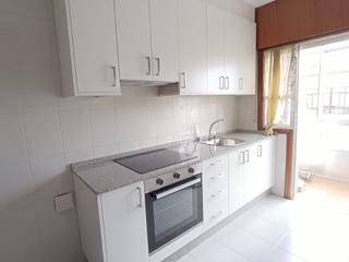 Appartement à Monte Porreiro. Piso exterior en la zona de monteporreiro con garaje y trastero