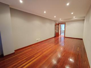 Lloguer Pis a A Parda. Impecable piso vacío de 3 dormitorios cerca del centro de salud