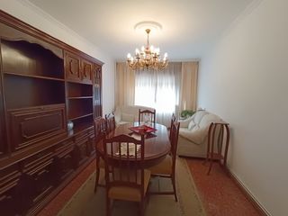 Etagenwohnung in Zona de Plaza de Barcelos. Piso de 4 dormitorios al lado del centro de tecnificación deport