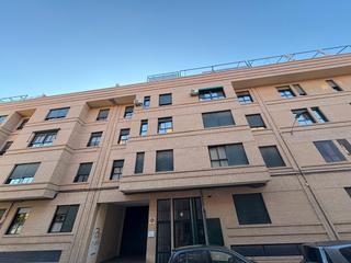 Appartement à Almansa. Piso centrico semi nuevo, con patio