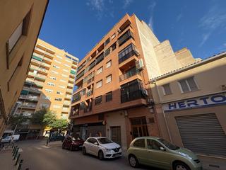 Appartement à Almansa. Piso céntrico con balcón