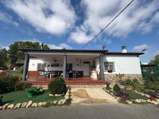 Chalet à Almansa. Chalet semireformado, muy cerca del pueblo