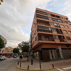 Affitto Appartamento in Almansa. Piso céntrico con balcón
