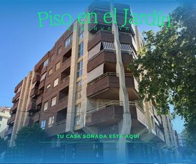Pis  Calle santa teresa 18. Piso en zona jardín, garaje y trastero