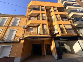 Pis a Almansa. Piso céntrico con gran patio
