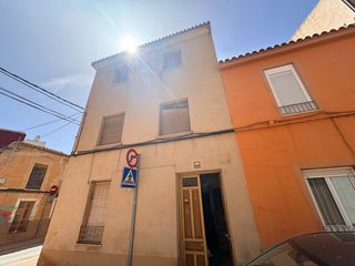 Casa a Almansa. Casa para derribar o reformar en su totalidad en barrio san roqu