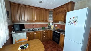 Casa adossada a Almansa. Amplio adosado semireformado en almansa, zona san juan