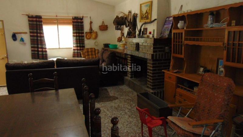 Foto dc00caa4-f63d-48c4-b35b-710a93766647. Chalet  economico en Almansa