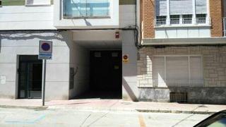 Aparcament cotxe a Almansa. Garajes en el centro