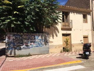 Casa a Almansa. Casa a dos calles