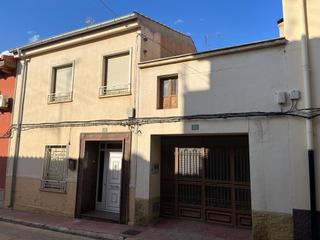 Casa a Almansa. Casa ideal para reformar. muy grande y con patio