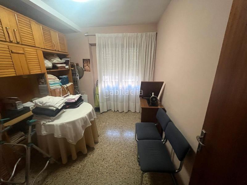 Foto 439f07fe-af66-42e8-baa9-8c1d9ea26759. Piso  céntrico semireformado. garaje incluido. 3 habitaciones 2 baños en Almansa