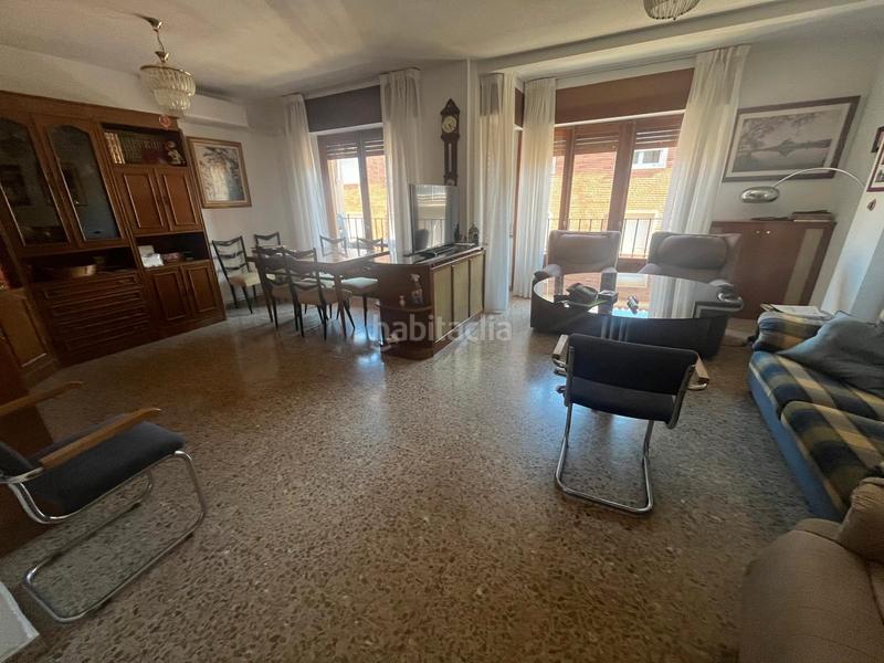 Foto 604d3dc2-dcd6-488f-ad86-60542581fdf7. Piso  céntrico semireformado. garaje incluido. 3 habitaciones 2 baños en Almansa