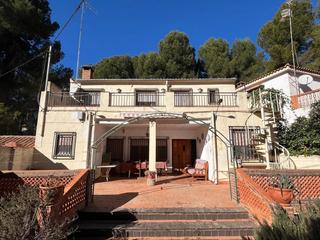 Chalet en Almansa. Chalet en fuentecicas con 6 habitaciones, 2 baños y piscina