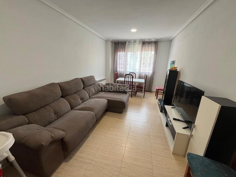 Foto cc51903d-82f0-4b1c-afdb-d86e7848c4ce. Piso  en calle herminio almendros, piso perfecto para familias, con gran patio en Almansa