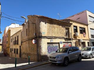 Casa  Calle san antonio. Casa de 100m2  50m por planta  para reformar o derribar y constr