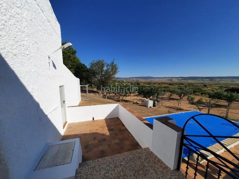Foto c5ad04ba-0a20-4961-a2c5-6942da98dff2. Xalet amb piscina a Almansa