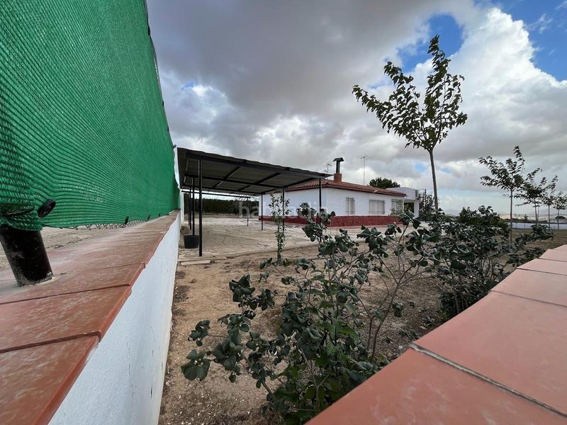 Foto cdb3ae18-0da0-4c72-a8d0-33cbe886b309. Xalet amb piscina a Almansa