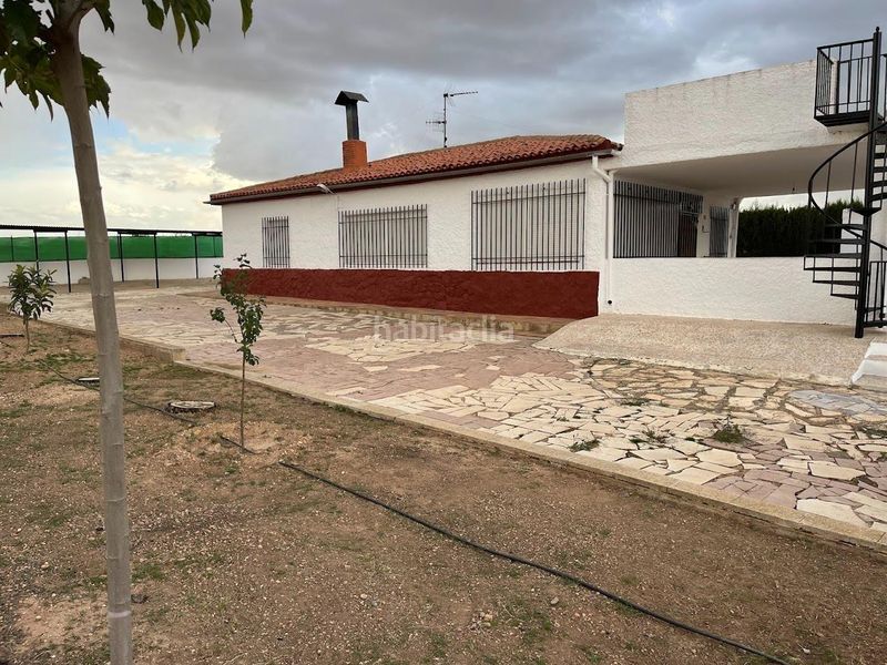 Foto d5d6128f-fa30-428d-8bc5-79bc97b1fbf1. Xalet amb piscina a Almansa