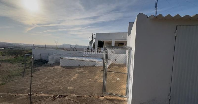 Foto e475f0ad-327c-4bfd-89e8-2c7f85e27b2a. Xalet amb piscina a Almansa