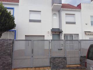 Casa adossada  Calle villarrobledo. Adosado en venta