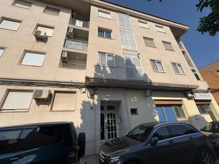 Piso en Almansa. Piso en barrio san juan. con patio, terraza, galería y garaje