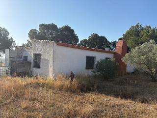 Xalet a Almansa. Casa de campo en zona cueva del quemao