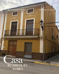 Maison  Calle marquesa de zenete. Elegante casa semireformada en ayora oportunidad única