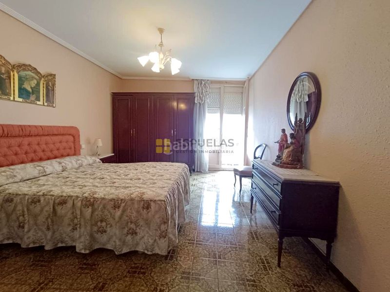 Foto ffe0f3a0-254b-439a-b9bb-70f31636315f. Piso en de la constitucion 26 en Arnedo