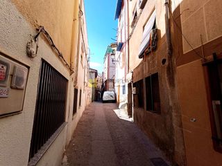 Semi detached house in Calle Santo Tomás 12