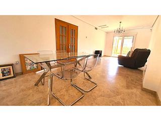 Trplex  Croacia. Triplex en villa blanca para entrar a vivir