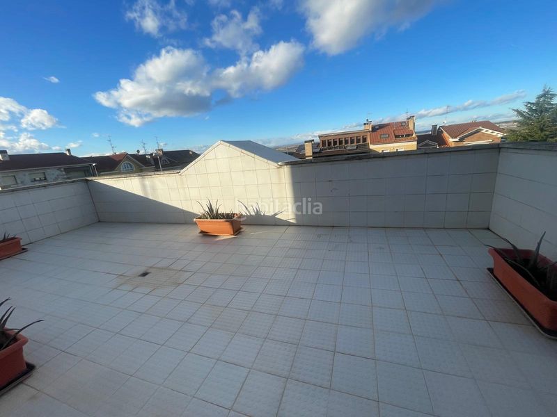 Foto f04b75a0-23b3-4281-975c-04c02112ba9a. Casa pareada casa en planta baja + 2 alturas con garaje y merendero en sotano en sector b5 en Calahorra