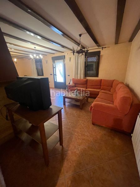 Foto 46295822-9723-4f56-ae33-c3b7e54b6363. Casa adossada amb xemeneia calefacció aparcament a Bergasa