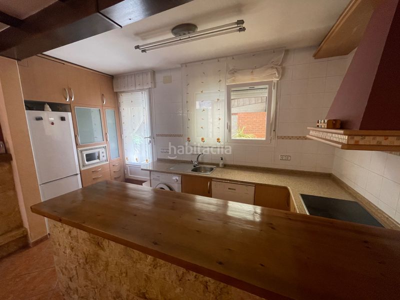 Foto e8d5301c-4c7d-45a5-a21f-988317a2a1d5. Casa adossada amb xemeneia calefacció aparcament a Bergasa
