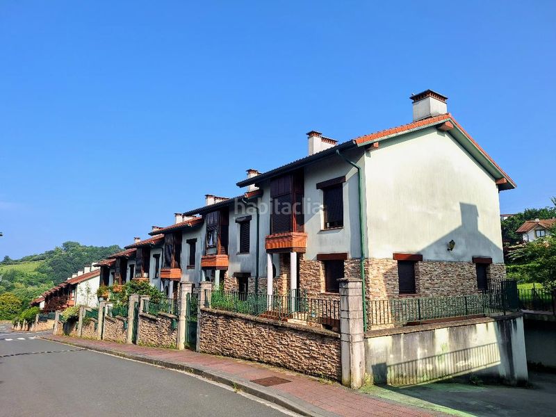 Foto 72075f90-8654-4a55-ac92-faaeafe94ea7. Casa adossada amb calefacció aparcament a Aia