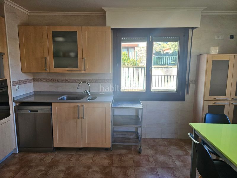 Foto e5e7a5cd-1374-4670-812a-8c2731d956e0. Casa adossada amb calefacció aparcament a Aia