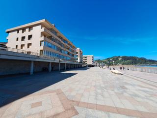 Rent Flat  Mendilauta kalea. Espectacular piso en primera linea de playa.