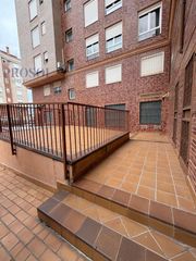 Local Comercial en Piscinas. Cochera en calle jaume roig
