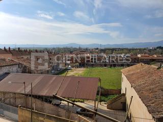 Maison à Avenida de la rioja 5. En venta edificio con muchas posibilidades en quel, muy bien ubi