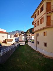 Casa adossada  Calle fuente vieja. Casa de tres plantas con patio y bodega en el tranquilo pueblo d