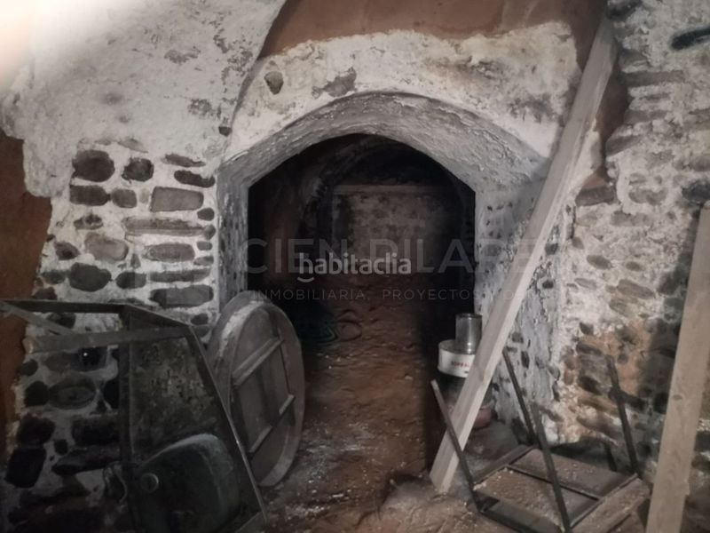 Foto d47df2f6-61e4-4241-baee-2e1287ba5979. Casa adossada a Herce