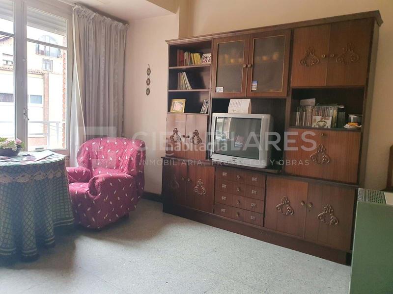 Foto 2393ad36-8151-421e-86bf-c0eb2e40d753. Piso te presentamos este bonito piso en el segundo piso de un edificio con ascensor, ubicado en una zona pacífica que te brindará la tr en Arnedo