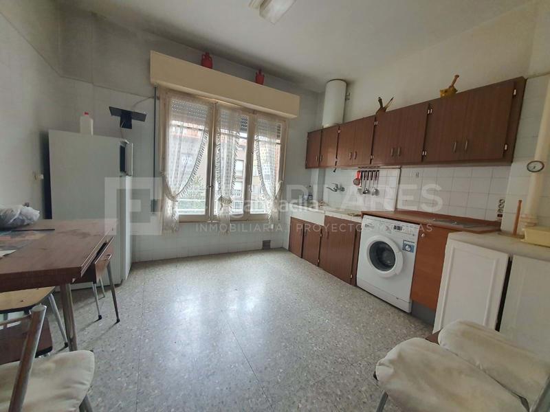 Foto 6304ee9f-5514-448b-b25e-28c3349ccbd3. Piso te presentamos este bonito piso en el segundo piso de un edificio con ascensor, ubicado en una zona pacífica que te brindará la tr en Arnedo