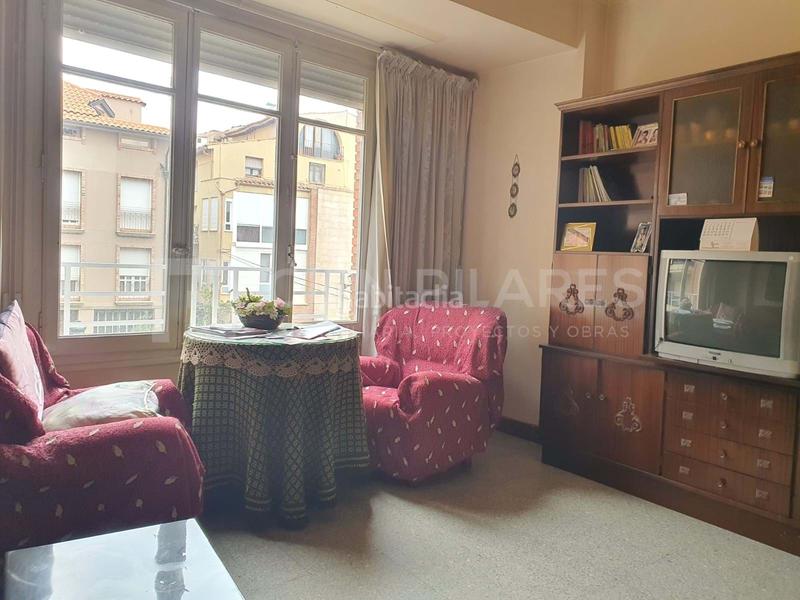 Foto cf930476-703e-40a7-ba07-0adb5583d026. Piso te presentamos este bonito piso en el segundo piso de un edificio con ascensor, ubicado en una zona pacífica que te brindará la tr en Arnedo