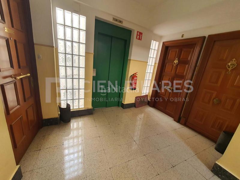Foto e23a873b-0cbc-42ce-9c62-8f5b3f07a528. Piso te presentamos este bonito piso en el segundo piso de un edificio con ascensor, ubicado en una zona pacífica que te brindará la tr en Arnedo