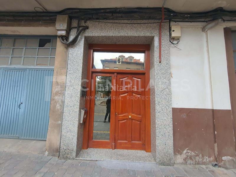 Foto ea4bf36c-47b8-4818-ac86-7753d1526fe9. Piso te presentamos este bonito piso en el segundo piso de un edificio con ascensor, ubicado en una zona pacífica que te brindará la tr en Arnedo