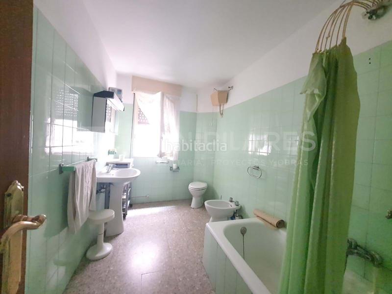 Foto f09a4164-5a7e-41d0-8150-ab45a60c6a2f. Piso te presentamos este bonito piso en el segundo piso de un edificio con ascensor, ubicado en una zona pacífica que te brindará la tr en Arnedo