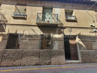 Maison  Calle saenz de tejada nº  quel (la rioja). Se vende gran casa con terreno en una ubicación céntrica que se