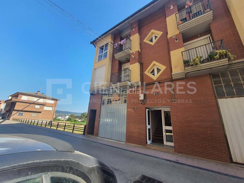 Foto ed3be920-905e-48a9-98af-ca27128171c0. Piso venta o alquiler con opción a compra de piso muy céntrico , luminoso, amplio, amueblado y con excelente distribución. co en Quel