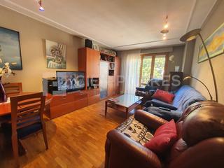Pis  Cl. juan carlos i. La vivienda dispone de salón comedor 4 habitaciones 2 baños coci